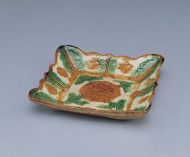 Square dish impressed with san-cai colors