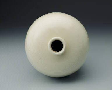 Mei-ping vase with incised lotus pattern in white glaze