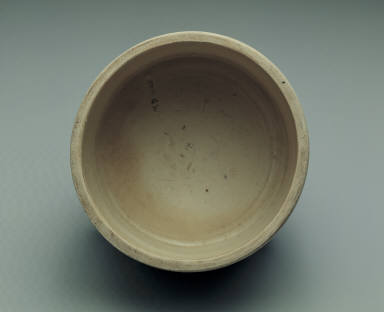 Zun wine vessel with linear decoration in white glaze