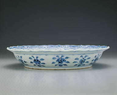 Lotus-shaped dish with floral design in underglaze blue