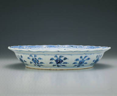 Lotus-shaped dish with floral design in underglaze blue