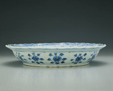 Lotus-shaped dish with floral design in underglaze blue