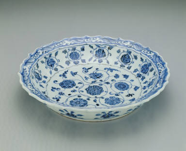 Lotus-shaped dish with floral design in underglaze blue