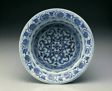 Basin with floral design in underglaze blue