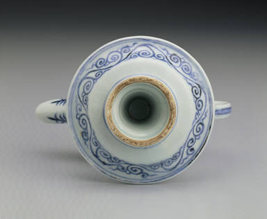 Lamp with floral design in underglaze blue