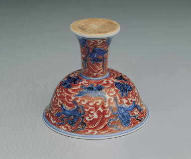 Stem cup with underglaze blue and overglaze red decoration of billows and sea animals