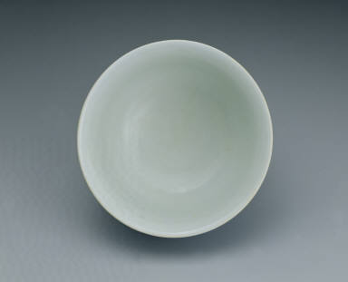 Bell-shaped bowl with cobalt blue glaze