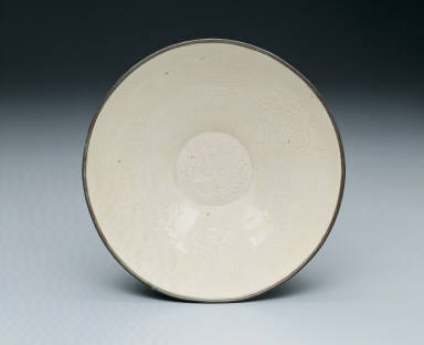 Bowl impressed with flowers of the four seasons in white glaze