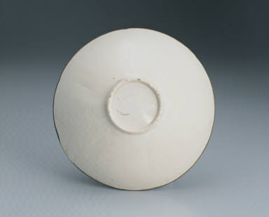 Hibiscus-rimmed bowl with impressed design of lotus pond and fish in white glaze