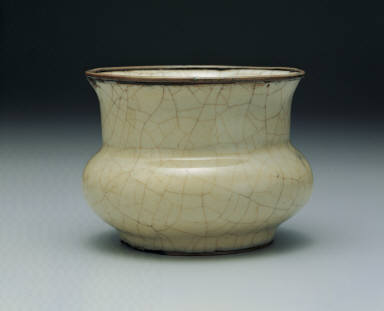 Zun vessel with grayish-green crackled glaze