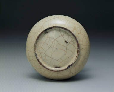 Zun vessel with grayish-green crackled glaze