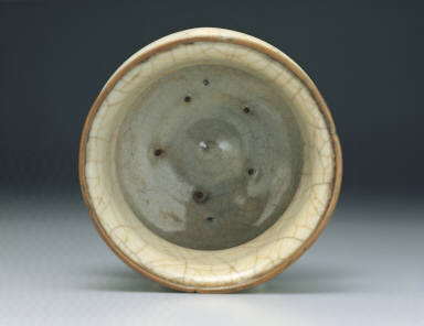 Zun vessel with grayish-green crackled glaze