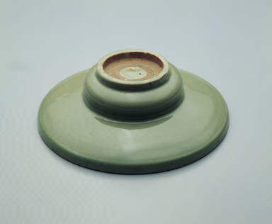 Celadon teacup stand with incised decoration of clouds and cranes