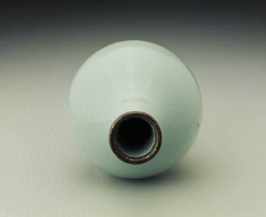 Gallbladder-shaped vase with sky-blue glaze