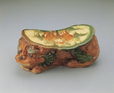 Lion-shaped pillow with san-cai colors