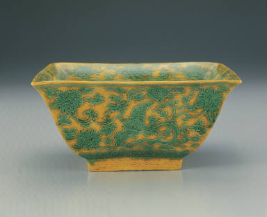 Square brush washer with incised phoenix design in green and bright yellow enamels