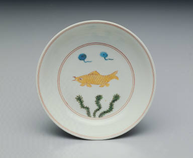 Dish with fishes and water plants in wu-cai enamels