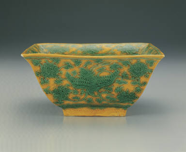 Square brush washer with incised phoenix design in green and bright yellow enamels