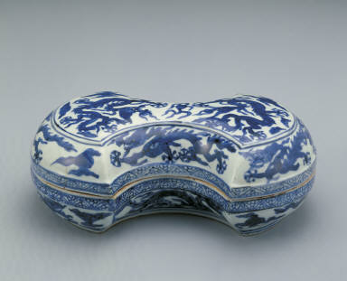 Silver ingot-shaped box with clouds and dragons in underglaze blue