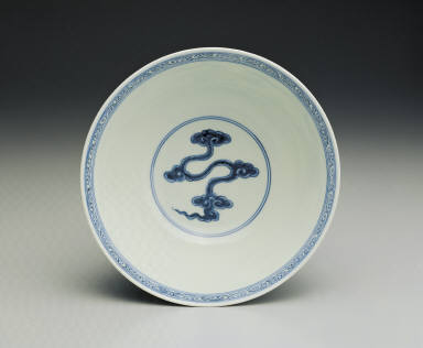 Bowl with double dragons chasing pearls in underglaze blue