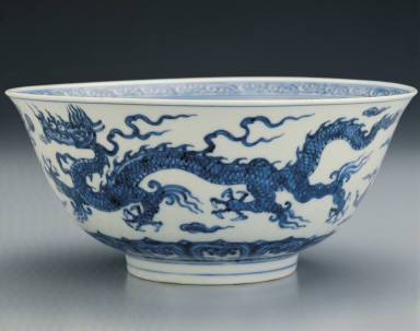 Bowl with double dragons chasing pearls in underglaze blue