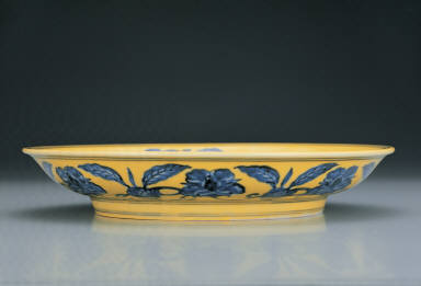 Dish with flowers and fruits in underglaze blue on a yellow ground