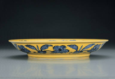 Dish with flowers and fruits in underglaze blue on a yellow ground