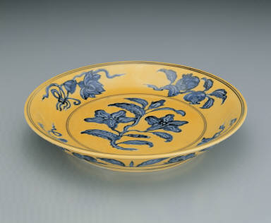 Dish with flowers and fruits in underglaze blue on a yellow ground