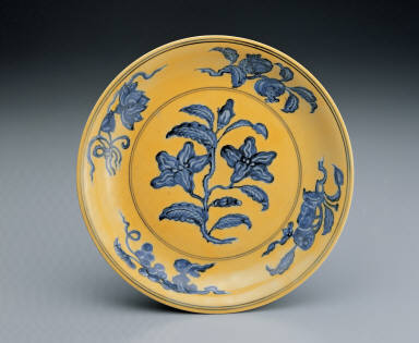 Dish with flowers and fruits in underglaze blue on a yellow ground