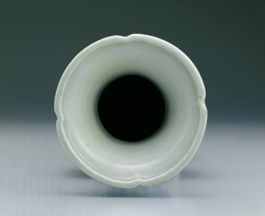 Zun-shaped vase with lotus-scrolls and Arabie inscription in underglaze blue