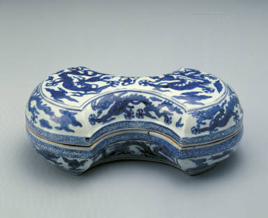Silver ingot-shaped box with clouds and dragons in underglaze blue