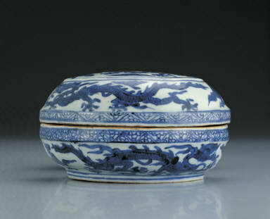 Silver ingot-shaped box with clouds and dragons in underglaze blue