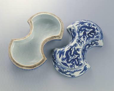 Silver ingot-shaped box with clouds and dragons in underglaze blue