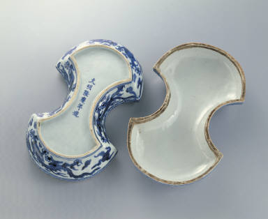 Silver ingot-shaped box with clouds and dragons in underglaze blue