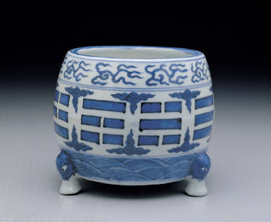 Censer with eight divinatory trig rams in underglaze blue