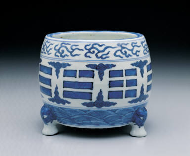 Censer with eight divinatory trig rams in underglaze blue