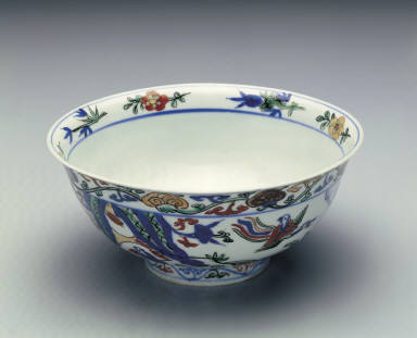 Bowl with immortal design in wu-cai enamels