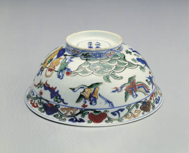 Bowl with immortal design in wu-cai enamels
