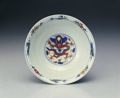 Bowl with immortal design in wu-cai enamels