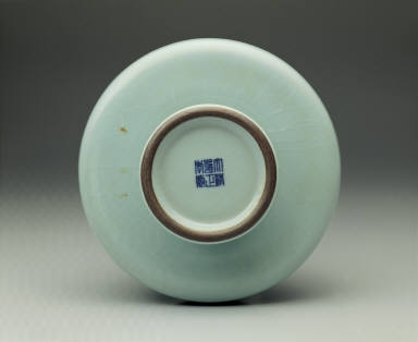 Hu-vase with animal heads in light bluish-green glaze