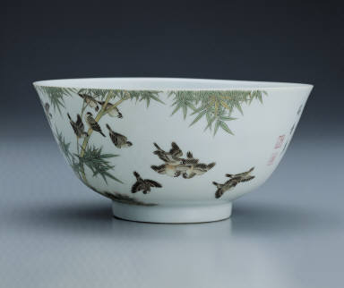Bowl with sparrows among bamboo trees in polychrome enamels