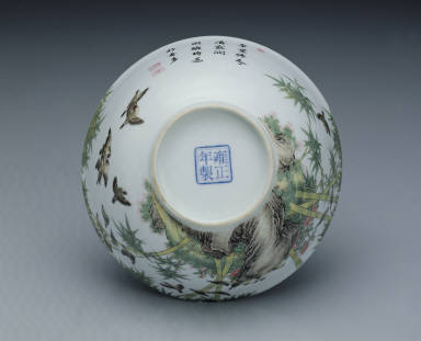 Bowl with sparrows among bamboo trees in polychrome enamels