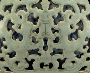 Doubled-vase with dragon design in open-work and famille rose