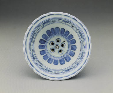 Funnel with underglazed-blue decoration of lotus petals