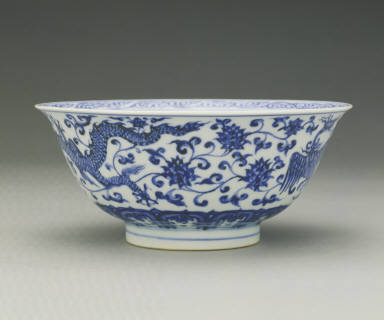Bowl with underglaze-blue decoration of dragons and phoenixes among flowers