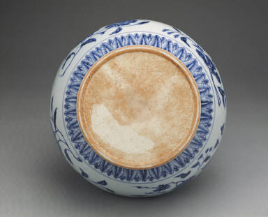 Covered jars with underglaze-blue decoration of flowers(unmarked)