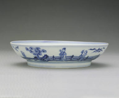 Dish with underglaze-blue decoration of court ladies in a garden setting