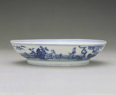 Dish with underglaze-blue decoration of court ladies in a garden setting