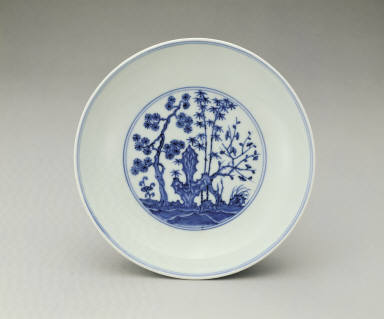 Dish with underglaze-blue decoration of court ladies in a garden setting