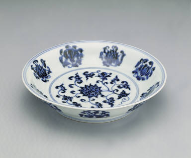 Dish with underglaze-blue decoration of flowers and fruits